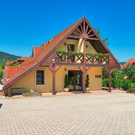 Honti Panzio Hotel Visegrad Exterior photo